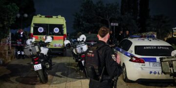 Γιος υψηλόβαθμου αξιωματικού της ΕΛΑΣ ο 25χρονος νεκρός στον Άγιο Δημήτριο – Τον μαχαίρωσαν στην καρδιά – Εξετάζονται οπαδικά κίνητρα