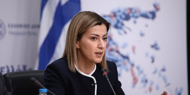 Οργανώθηκε λιθοβολισμός ανήλικης που αρνήθηκε γάμο – Τι αποκάλυψε η Ειρήνη Αγαπηδάκη για το χάος στη Μόρια