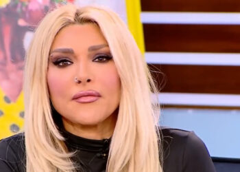 Αγγελική Ηλιάδη για Μπάμπη Λαζαρίδη: «Μία φορά που τόλμησα να ζητήσω τα χρήματά μου, ήμουνα 5,5 μηνών έγκυος και βρέθηκα στο πάτωμα… από μπουνιές και κλωτσιές»