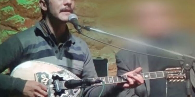 Μυστήριο από την εξαφάνιση του μουσικού Άκη Αξιώτη – Σπαρακτική έκκληση της μητέρας του (video)