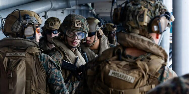 Πώς έγινε η «τολμηρή» επιχείρηση διάσωσης του Αμερικανού πιλότου του F-15 στο Ιράν, η οποία «διήρκεσε ώρες» (video)