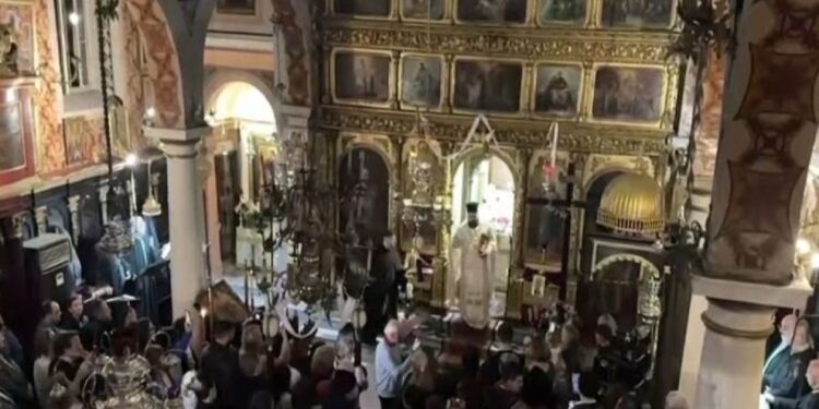 Σκηνές δέους στην Κέρκυρα: Έγινε η πρώτη Ανάσταση – Ο «σεισμός» μέσα στην εκκλησία που συγκλονίζει