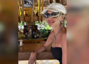 Άννα Βίσση: Συνεχίζονται οι εξωτικές διακοπές της – Η συνάντηση με καρχαρία (video)