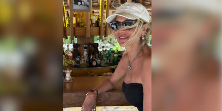 Άννα Βίσση: Συνεχίζονται οι εξωτικές διακοπές της – Η συνάντηση με καρχαρία (video)