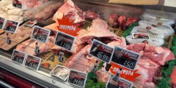 «Πουλάω μόνο ρουμάνικα αρνιά και κατσίκια» – «Η εκτίναξη των τιμών οδηγεί στην αγορά εισαγόμενων» λένε ιδιοκτήτες κρεοπωλείων