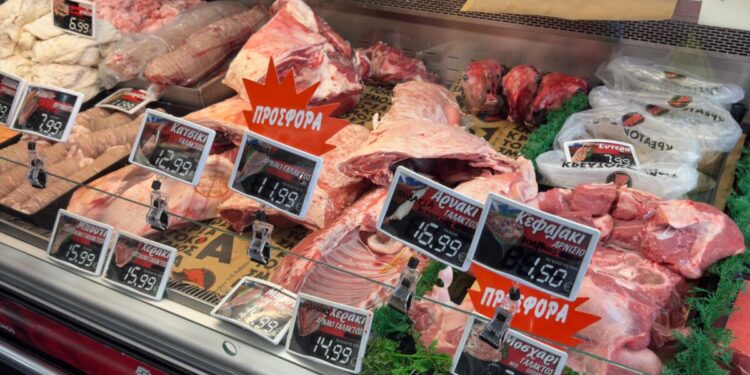 «Πουλάω μόνο ρουμάνικα αρνιά και κατσίκια» – «Η εκτίναξη των τιμών οδηγεί στην αγορά εισαγόμενων» λένε ιδιοκτήτες κρεοπωλείων