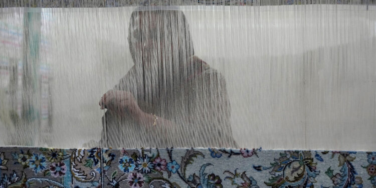 Έλληνας εφοπλιστής αγόρασε ολομέταξο χαλί που κόστισε όσο ένα σπίτι: «Ένα στον κόσμο υπάρχει»