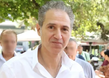 ΟΛΗ Η ΕΛΛΑΔΑ ΔΙΠΛΑ ΤΟΥ – ΜΟΛΙΣ ΕΓΙΝΕ ΓΝΩΣΤΗ Η ΚΑΤΑΣΤΑΣΗ ΤΗΣ ΥΓΕΙΑΣ ΤΟΥ ΔΗΜΗΤΡΗ ΚΟΚΟΤΑ