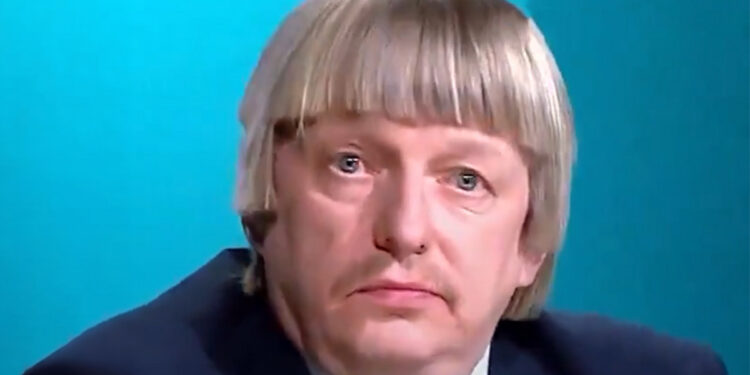 Ο Εσθονός πολιτικός που τράβηξε όλα τα βλέμματα στα social media για το ιδιαίτερο κούρεμά του – «Ήρθε κατευθείαν από τη Eurovision»