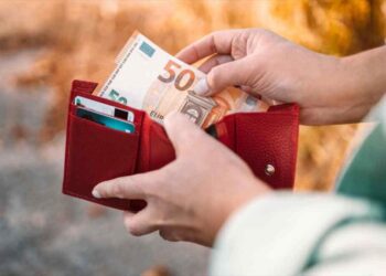 «Κλείδωσαν» οι αυξήσεις: Ποιοι βλέπουν +40€ και αναδρομικά στους μισθούς