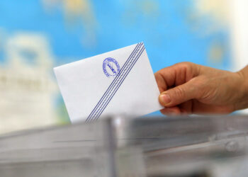 Ανατροπές σε νέα δημοσκόπηση: Πτώση για τη Νέα Δημοκρατία – Δημοσκοπικό άλμα για τη Μαρία Καρυστιανού