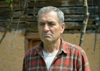 Η ψυχολογία λέει πως η σιωπηλή οργή πολλών ανδρών μεγαλύτερης ηλικίας δεν είναι απλή πικρία