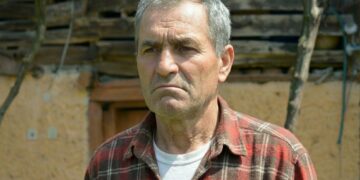 Η ψυχολογία λέει πως η σιωπηλή οργή πολλών ανδρών μεγαλύτερης ηλικίας δεν είναι απλή πικρία, είναι η καταπιεσμένη ευαλωτότητα που μετατράπηκε σε θυμό