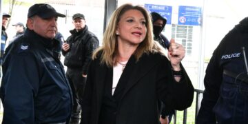 Τέμπη: Ξεσπά η Καρυστιανού – «Θα βγάλω φωτογραφίες για να δει το πανελλήνιο – Τη δική του παιδιού μου δε θα τη δω από ντουβάρι»