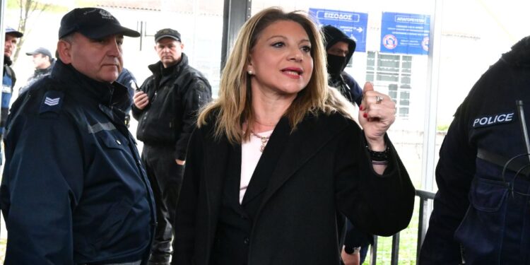 Τέμπη: Ξεσπά η Καρυστιανού – «Θα βγάλω φωτογραφίες για να δει το πανελλήνιο – Τη δική του παιδιού μου δε θα τη δω από ντουβάρι»