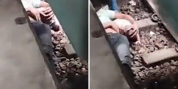 Πατέρας πήδηξε σε ράγες τρένου και κάλυψε το παιδί του με το σώμα του για να το σώσει (video)