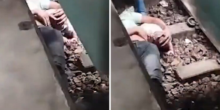 Πατέρας πήδηξε σε ράγες τρένου και κάλυψε το παιδί του με το σώμα του για να το σώσει (video)