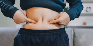 Ξεχάστε τις δίαιτες: Ο τρόπος που μειώνει το λίπος στην κοιλιά μετά τα 40