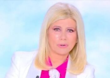 Ξέσπασε σε κλάματα η Ζήνα Κουτσελίνη στα γενέθλιά της: «Ως παιδί κακοποιημένο, με κακοποιήσατε και το λέω ανοιχτά»