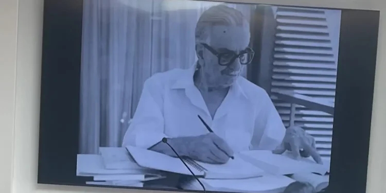 Στέφανος Ληναίος: Τελευταίο αντίο στον σπουδαίο ηθοποιό στο αποτεφρωτήριο Ριτσώνας, με τραγούδια Θεοδωράκη, Χατζηδάκι και Λοΐζου