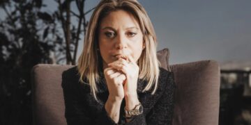 Το απόλυτο Βατερλό της Μαρίας Καρυστιανού – Γιατί την εγκαταλείπουν μαζικά οι δικοί της άνθρωποι και το κόμμα διαλύεται στα εξ ων συνετέθη!