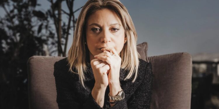 Το απόλυτο Βατερλό της Μαρίας Καρυστιανού – Γιατί την εγκαταλείπουν μαζικά οι δικοί της άνθρωποι και το κόμμα διαλύεται στα εξ ων συνετέθη!