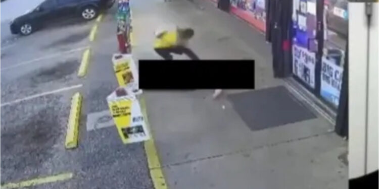 Φρίκη από την δολοφονία μητέρας 2 παιδιών: Η στιγμή που μετανάστης τη χτυπά στο κεφάλι με σφυρί – H σκληρή παρέμβαση Τραμπ (video)