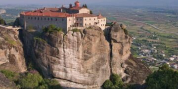 Γυναίκα έπεσε στο κενό από τον βράχο της Μονής του Αγίου Στεφάνου στα Μετέωρα