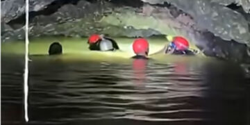 Θαύμα σε ορυχείο: Επέζησε 14 μέρες εγκλωβισμένος σε πλημμυρισμένη σήραγγα – Δείτε το βίντεο της διάσωσης