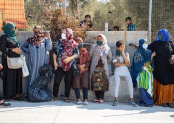 Οργανώθηκε λιθοβολισμός ανήλικης που αρνήθηκε γάμο – Τι αποκάλυψε η Ειρήνη Αγαπηδάκη για το χάος στη Μόρια