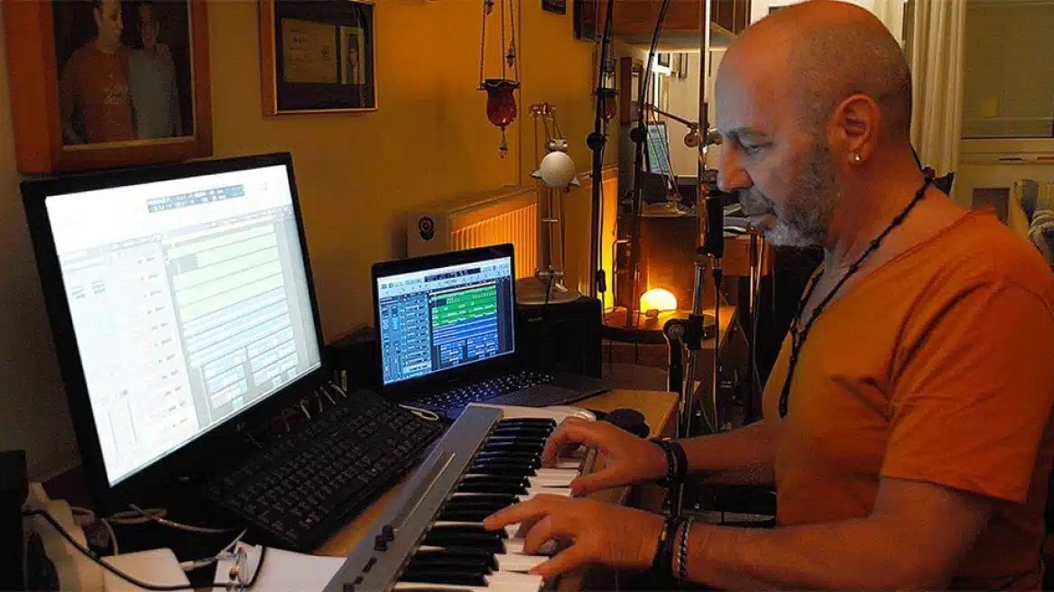 Πέθανε ο σύζυγος της Άννας Φόνσου και διάσημος συνθέτης χτυπημένος από καρκίνο στα 62 1 mpoygas arthro