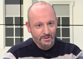 ΠΕΘΑΝΕ Ο ΓΙΑΝΝΗΣ ΜΠΡΟΥΖΟΣ – ΕΙΧΕ ΣΥΓΚΛΟΝΙΣΕΙ ΜΕ ΤΟ ΒΙΒΛΙΟ ΓΙΑ ΤΟΝ ΓΙΟ ΤΟΥ