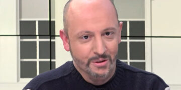 ΠΕΘΑΝΕ Ο ΓΙΑΝΝΗΣ ΜΠΡΟΥΖΟΣ – ΕΙΧΕ ΣΥΓΚΛΟΝΙΣΕΙ ΜΕ ΤΟ ΒΙΒΛΙΟ ΓΙΑ ΤΟΝ ΓΙΟ ΤΟΥ