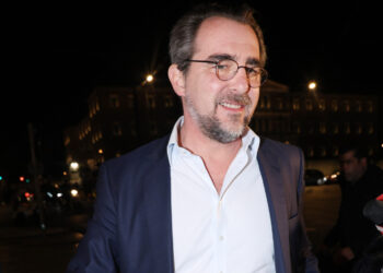 Νικόλαος Ντε Γκρες: «Το μόνο “ευχαριστώ” που λαμβάνουμε είναι η αγάπη του κόσμου» – Η αποστολή στα νησιά του Αιγαίου