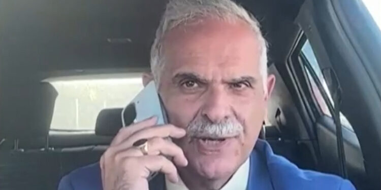 «Εσύ είσαι ο γιος του Ρουσσόπουλου;»: Άγρια επίθεση 12 κουκουλοφόρων στον γιο του γνωστού ποινικολόγου – Τον χτύπησαν με σιδηρογροθιά στο κεφάλι