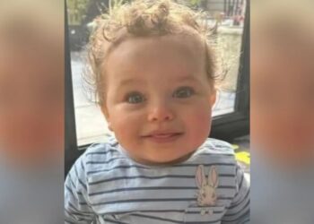 Δάσκαλος κατηγορείται ότι δολοφόνησε το βρέφος που θα υιοθετούσε με τον σύντροφό του -Φρικτή κακοποίηση, έφερε 40 τραύματα