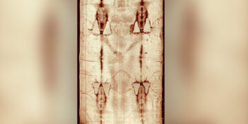 Η απόλυτη ανατροπή για την Ιερά Σινδόνη – Βρέθηκε πάνω της DNA από ζώα, ψάρια, φυτά και ανθρώπους ινδικής καταγωγής