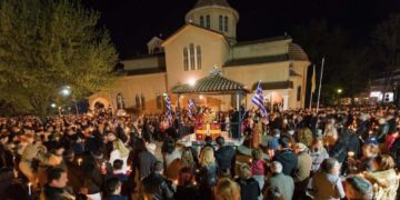 Γιατί δεν πρέπει να φεύγουμε από την Εκκλησία μόλις ακούμε το Χριστός Ανέστη;