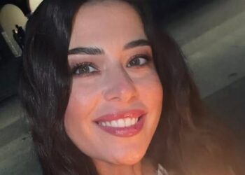 Αγνώριστη, πανέμορφη πασίγνωστη Ελληνίδα – Ανέβασε φωτογραφία για Καλό Πάσχα και όλοι ψάχνουν να βρουν ποια είναι