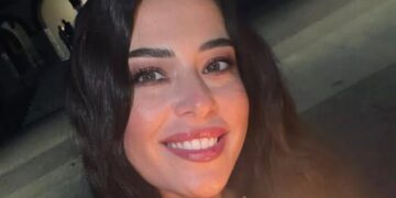 Αγνώριστη, πανέμορφη πασίγνωστη Ελληνίδα – Ανέβασε φωτογραφία για Καλό Πάσχα και όλοι ψάχνουν να βρουν ποια είναι