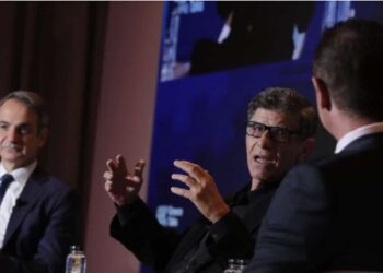 Από το σανίδι στα έδρανα: Ο Μητσοτάκης παίρνει τον Μπέζο στο Μαξίμου – Όλο το παρασκήνιο της «μεταγραφής» του αιώνα