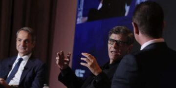 Από το σανίδι στα έδρανα: Ο Μητσοτάκης παίρνει τον Μπέζο στο Μαξίμου – Όλο το παρασκήνιο της «μεταγραφής» του αιώνα