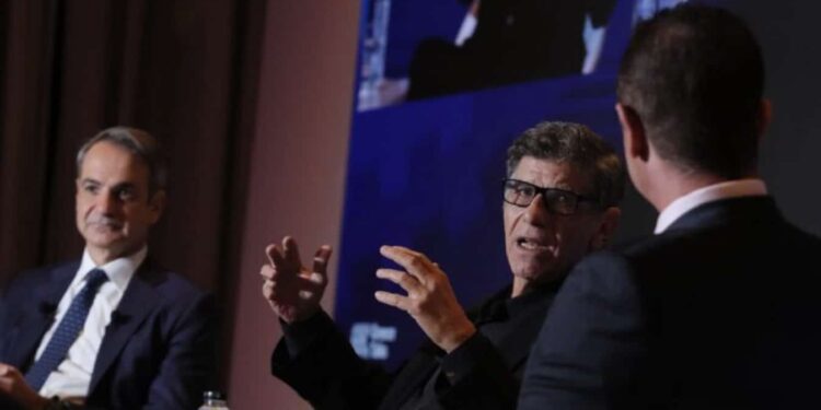 Από το σανίδι στα έδρανα: Ο Μητσοτάκης παίρνει τον Μπέζο στο Μαξίμου – Όλο το παρασκήνιο της «μεταγραφής» του αιώνα