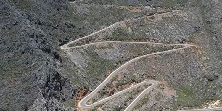 Θα τολμούσες να οδηγήσεις εδώ; Πού βρίσκεται ο πιο επικίνδυνος δρόμος της Ελλάδας