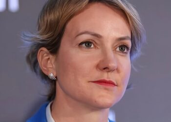 Σδούκου για Λαζαρίδη: «Το να είσαι βουλευτής ή υπουργός δεν προϋποθέτει πτυχίο»