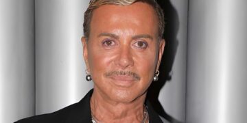 Λάκης Γαβαλάς: «Κάνω τα χαρτιά μου για να πάρω σύνταξη. Όταν έμαθα ότι είναι 850 ευρώ, ρώτησα «την ημέρα;»