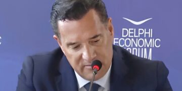 Άδωνις Γεωργιάδης: «Ο πατέρας μου πέθανε όταν ήμουν 17 χρονών και η μητέρα μου όταν ήμουν 20» – Η συγκίνηση του υπουργού Υγείας