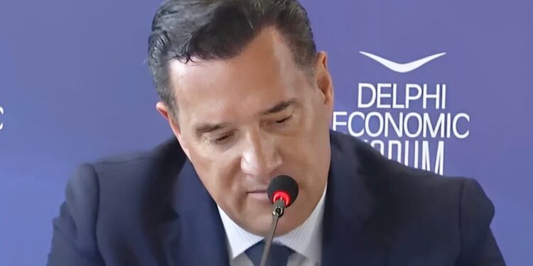 Άδωνις Γεωργιάδης: «Ο πατέρας μου πέθανε όταν ήμουν 17 χρονών και η μητέρα μου όταν ήμουν 20» – Η συγκίνηση του υπουργού Υγείας