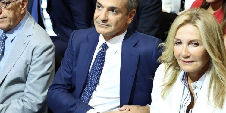 Μαρέβα Μητσοτάκη: «Είδα τι σημαίνει αφοσίωση στο ΕΣΥ» – Το μήνυμα μετά το χειρουργείο