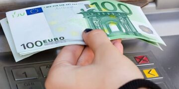 Δεν το ξέρουν ούτε οι λογιστές: Έκτακτο επίδομα στις γυναίκες – 700 ευρώ εφάπαξ, χωρίς να κάνεις τίποτα – Ποιες το παίρνουν